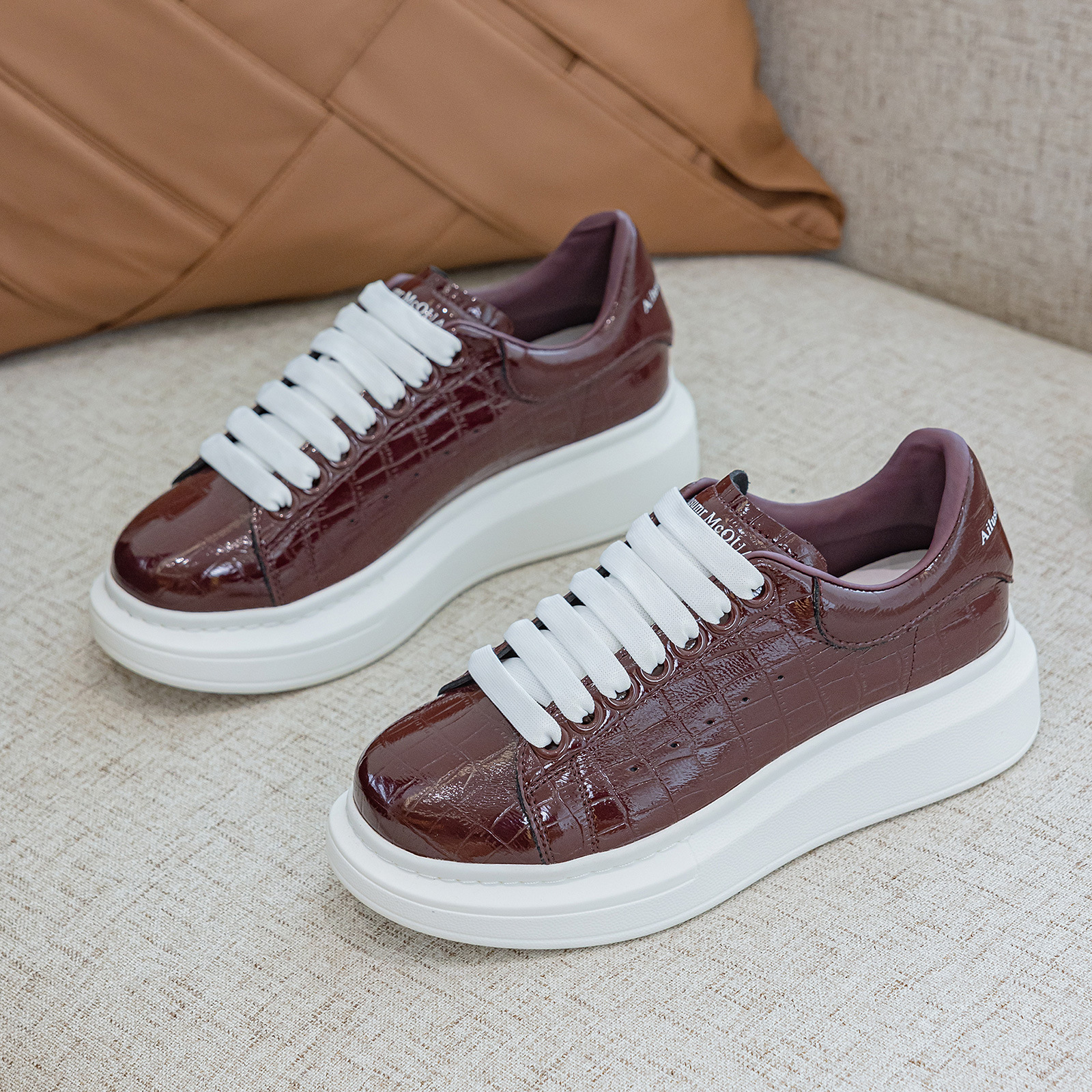 악어 무늬 버건디