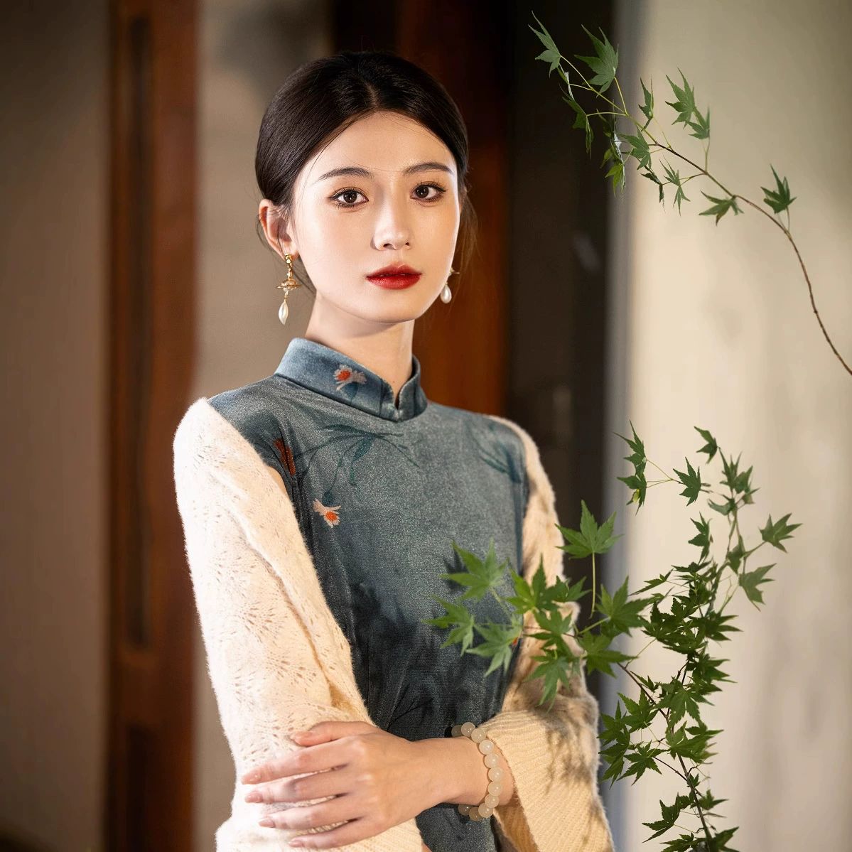 Новый китайский стиль cheongsam синий бархат элегантный ретро Китайская Республика 2024 улучшает повседневные рукава