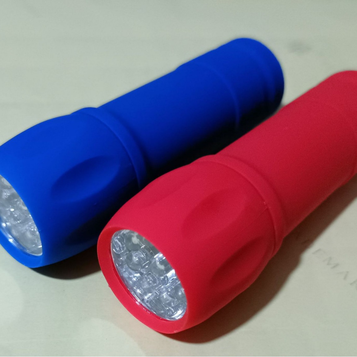 제조업체 9LED 플라스틱 손전등 새로운 손전등 LED 플라스틱 밝은 손전등 야외 조명