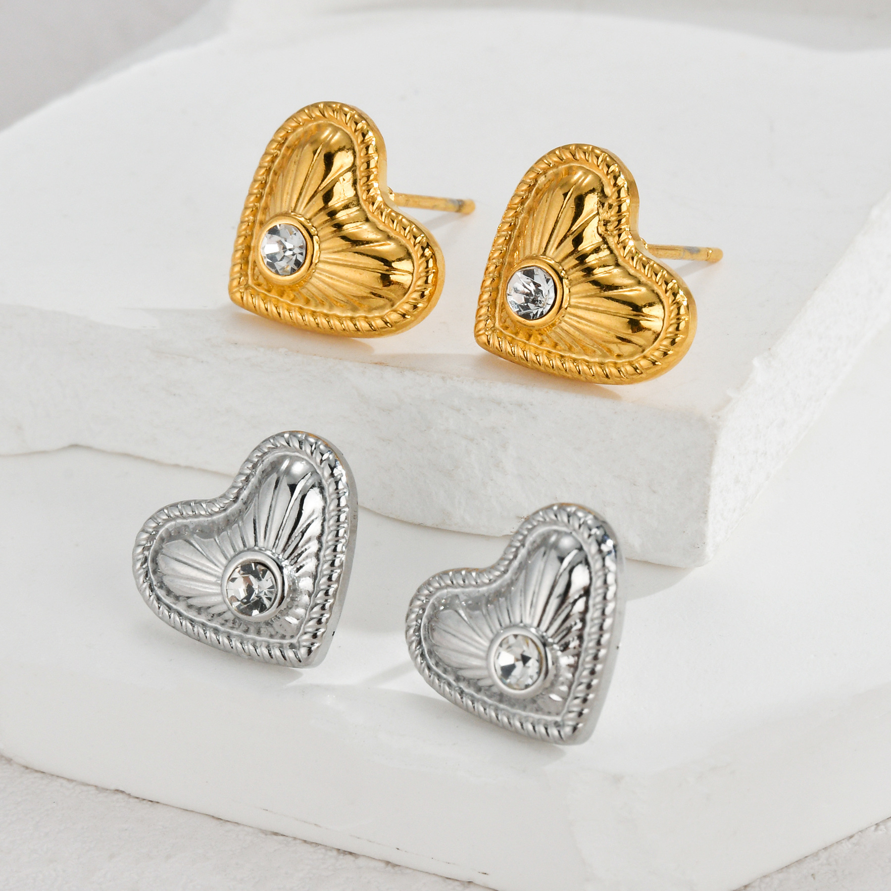 6g Weight PVD Coated Gold Plating Process 201 Stainless Steel Ear Needle Material 18K Real Gold Plated Plating Material Stone-Free Inlay Material Ear Studs Classification 1 Pair Quantity Holiday, Daily Occasion 304 Stainless Steel Material Heart Shape Pattern Women's Gender Simple Style, Classic Style Style Waterproof Non Tarnish, Plating Craft PVD Coated Real Gold Plated Heart Shape 304 Stainless Steel Simple Style Classic Style Waterproof Non Tarnish Ear Studs 8
