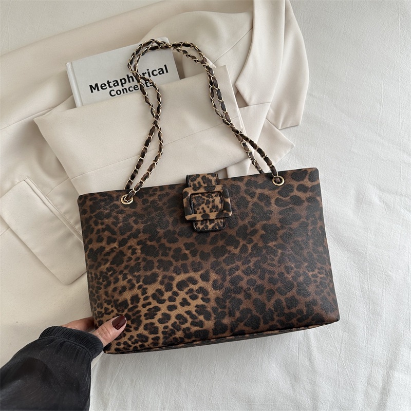 2024 invierno nueva moda bolso de hombro con estampado de leopardo popular de este año bolso de axilas de viajero de celebridades de Internet bolso de alto valor