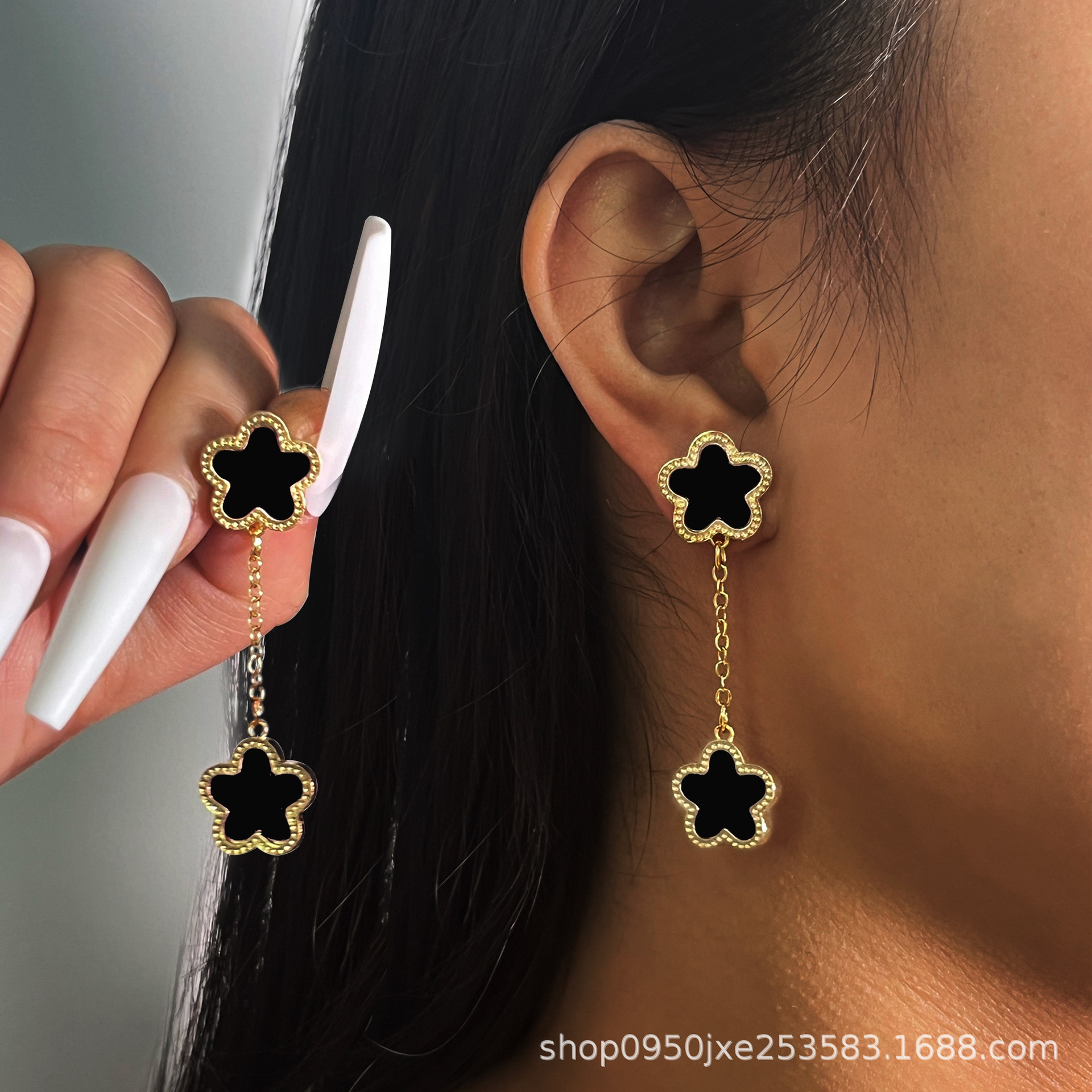 폭이 넓은 매화 2 섹션 귀걸이 블랙