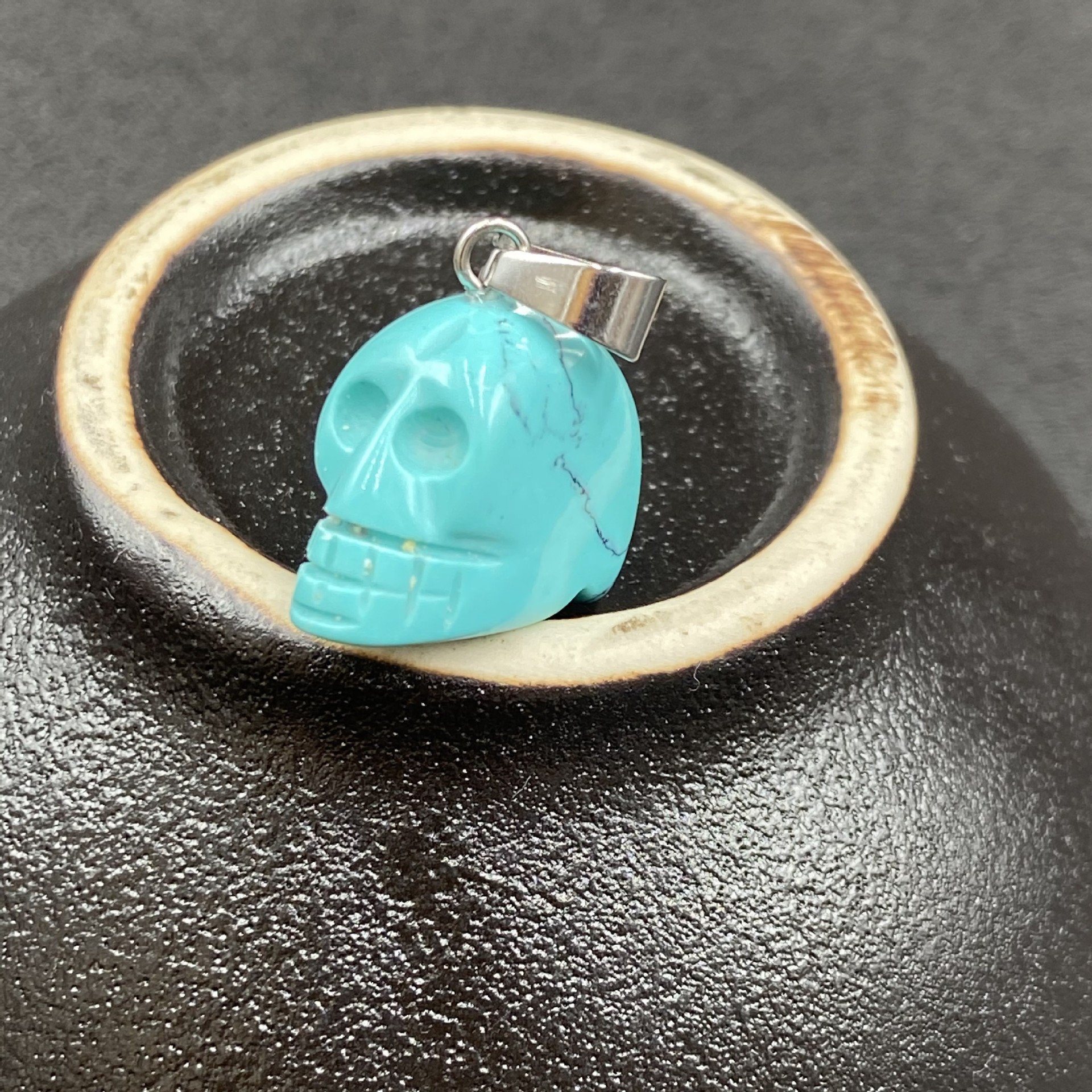 8g Weight Pendant Necklace Classification White, Red, Green, Blue, Wine Red, Gold Color Retro Crystal Tiger Eye Agate Skull Carved Stone Pendant 11