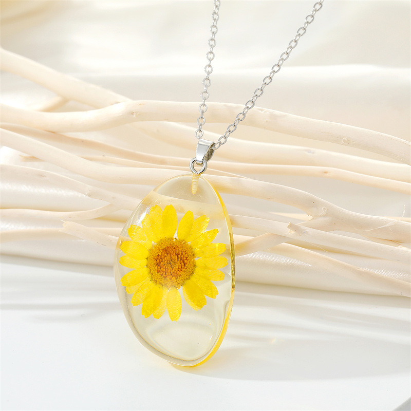 Korean geometric resin daisy dried flower necklace plant specimen immortal flower clavicle chain femalepicture4