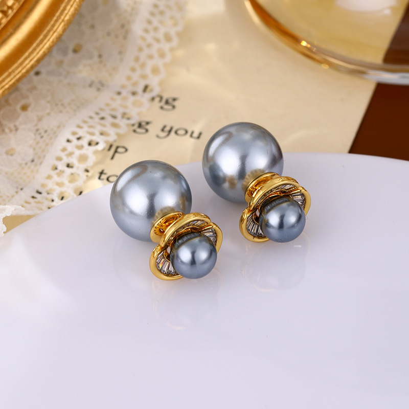 Pendientes de botón con circonita y perla para diario_voghion.com