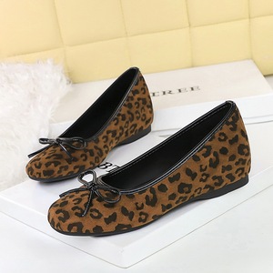 836-11 European and American leopard print bow decoration round head, shallow mouth, patent leather, increased height in