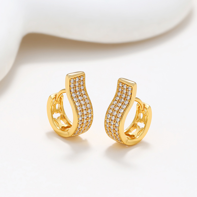 Xuping nueva aleación de cobre otoño invierno ligero aretes de lujo de viento de verano de alto nivel sensación de tres filas de perfiles de perforación de orejas para mujeres