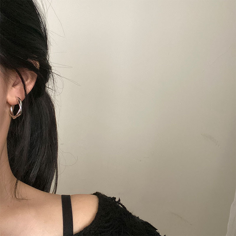 Versione coreana Anello con spirale antizanzara con impasto fritto, clip per orecchie da donna, stile 2023, orecchini di alta qualità_voghion.com