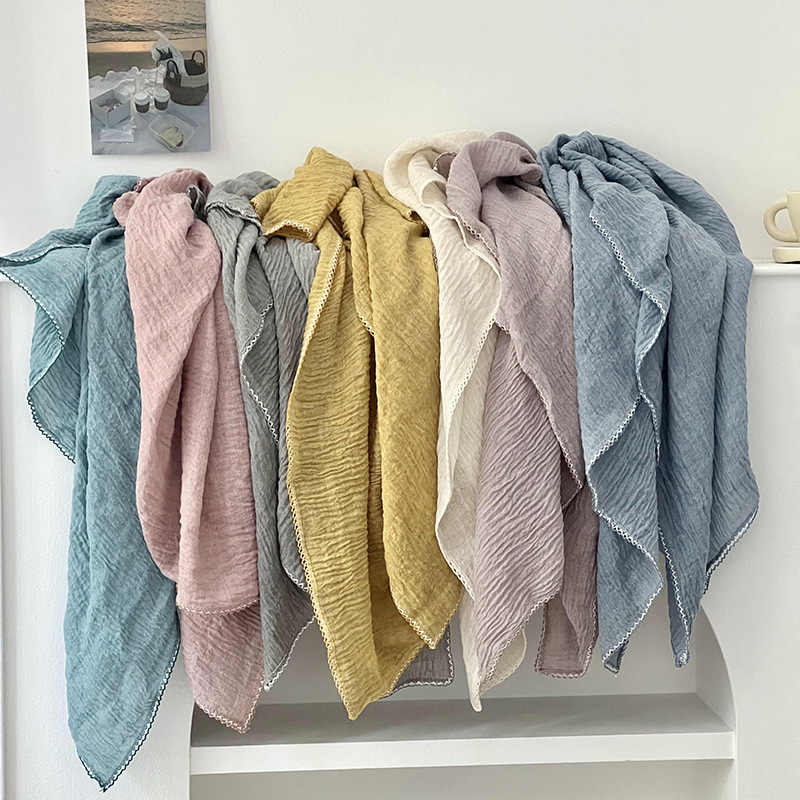 90 toallas cuadradas para mujeres otoño y invierno 2025 nuevo color sólido borde de dientes curvos bolsas de pañuelo protector de cuello bufandas bufandas de seda al por mayor