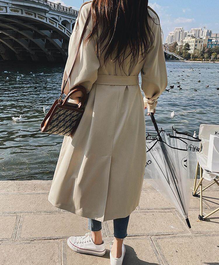 Áo khoác trench coat nữ dáng dài trung bình, form rộng, cổ vest, tay dài, phong cách thanh lịch — Màu be (chất lượng cao cấp) chi tiết 9