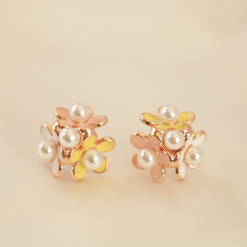 1 Pair Elegant Vintage Style Flower Imitation Pearl Artificial Pearls Ear Studs display picture 4