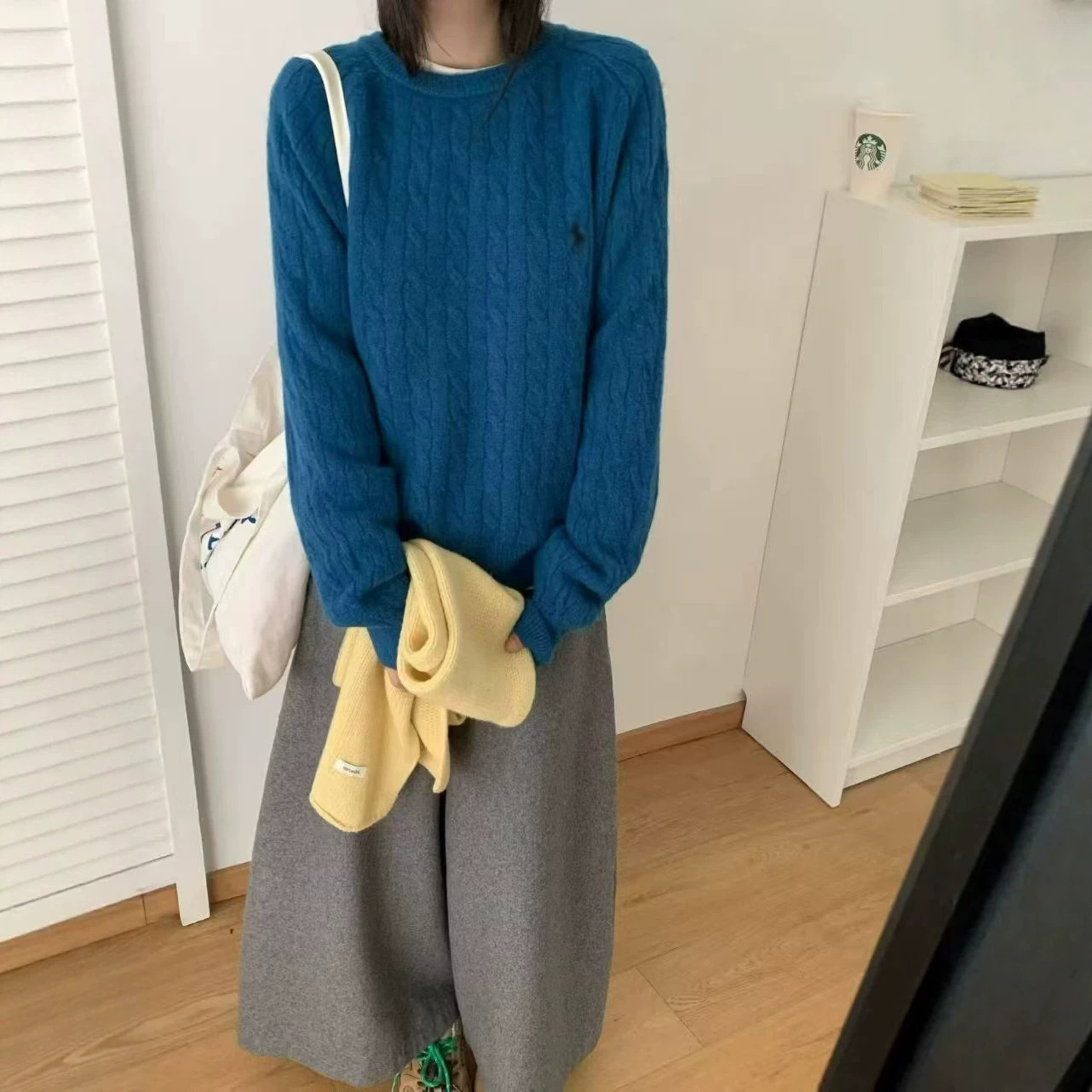가을 겨울 와이드 라운드 오버넥 스웨터녀 나른한 바람 꽈배기 조랑말 니트 상의녀 편안하고 캐주얼한 바람