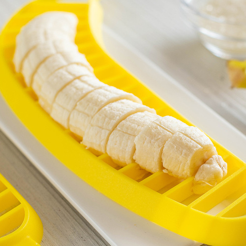 Creative kitchen gadgets PP banana splitter slicer fruit salad splitter banana cutter