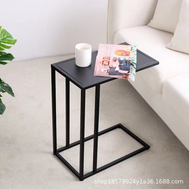 Pequeño apartamento casa mini sofá mesa lateral multi-funcional simple pequeña mesa lateral nórdico hierro sala de estar luz mesa de esquina de lujo