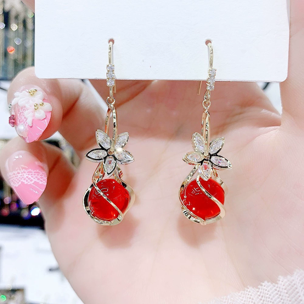 Серебряная игла, демисезонные маленькие дизайнерские праздничные серьги, 2025 год, тренд сезона
