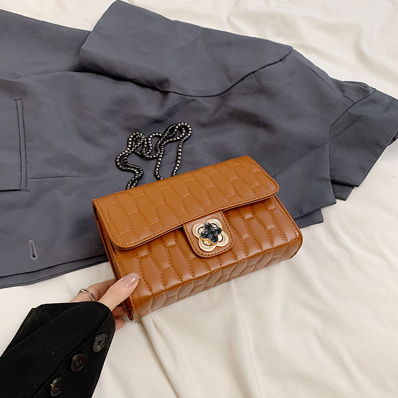 Este año, bolsos populares populares para mujeres 2024, bolsos de cinturón de cadena de verano, bolsos de hombro y brazo.