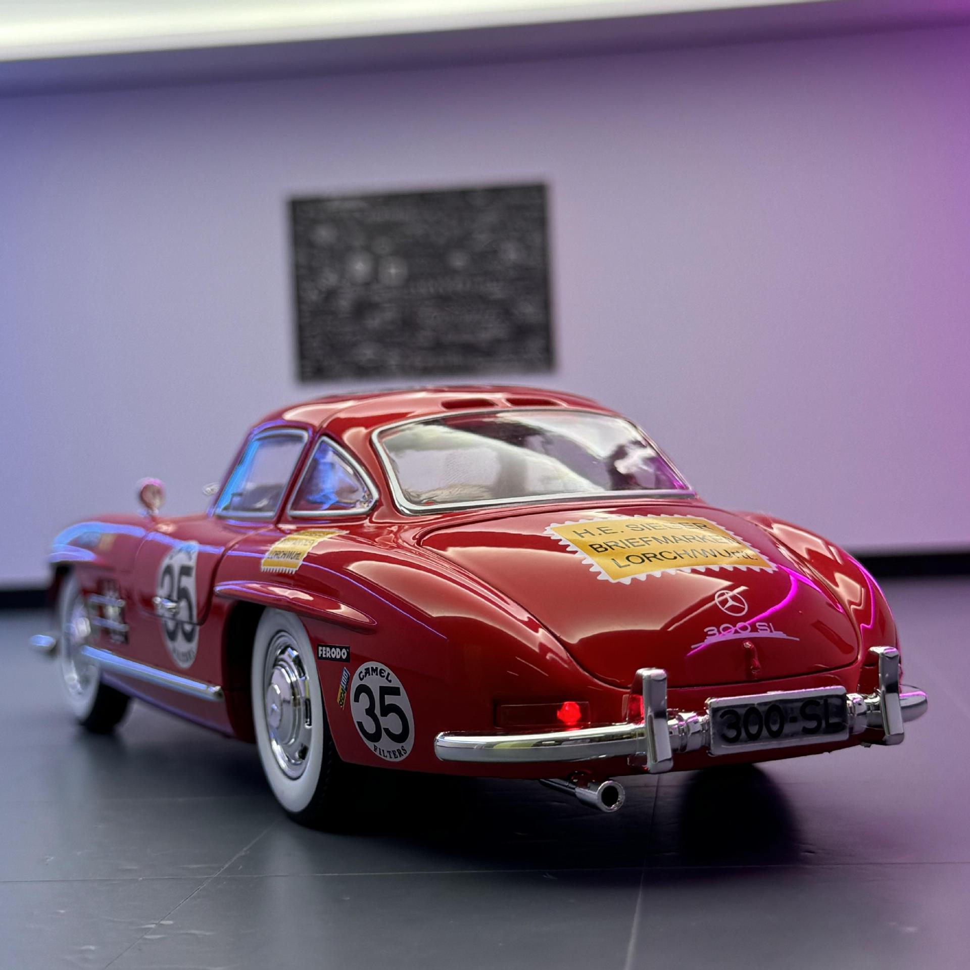 Modelo de coche de aleación Weili 1 a 24 Big Ben 300SL versión de flor de tracción de coche clásico de luz y sonido modelo de sonido de coche de juguete