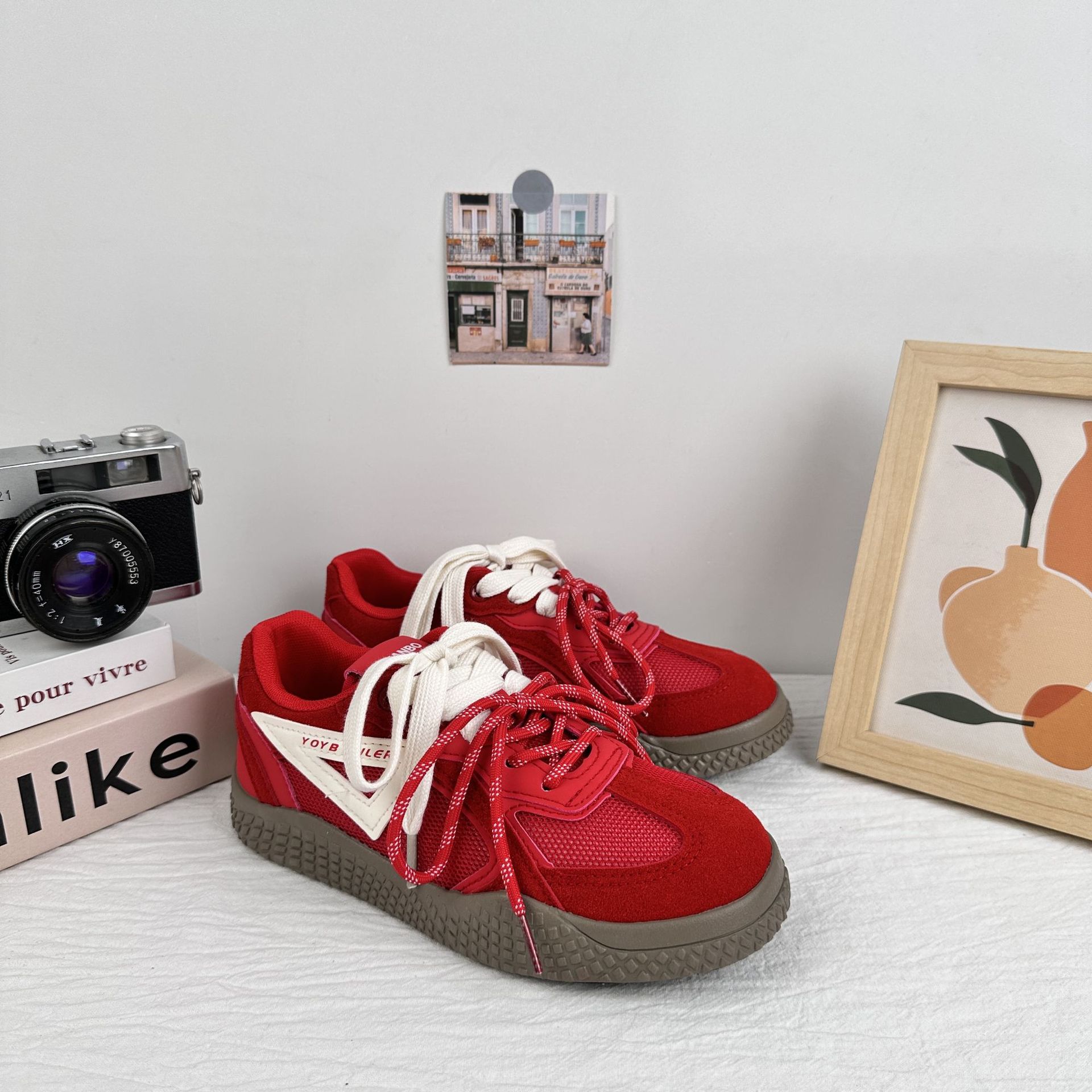 Zapatos de skate para mujeres de 2025 nuevos zapatos blancos de verano, zapatos casuales de malla, zapatos deportivos de suela gruesa