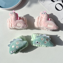 新款网红可爱卡通动物卡皮巴拉水豚鼠手腕带防水防湿毛绒手饰手环