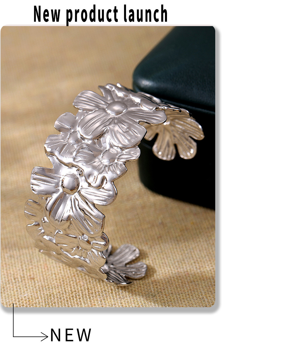 Square Sugar French Fashionable Exquisite Retro Pattern Wide Open Bracelet Titanium Steel Material Bracelet_voghion.com