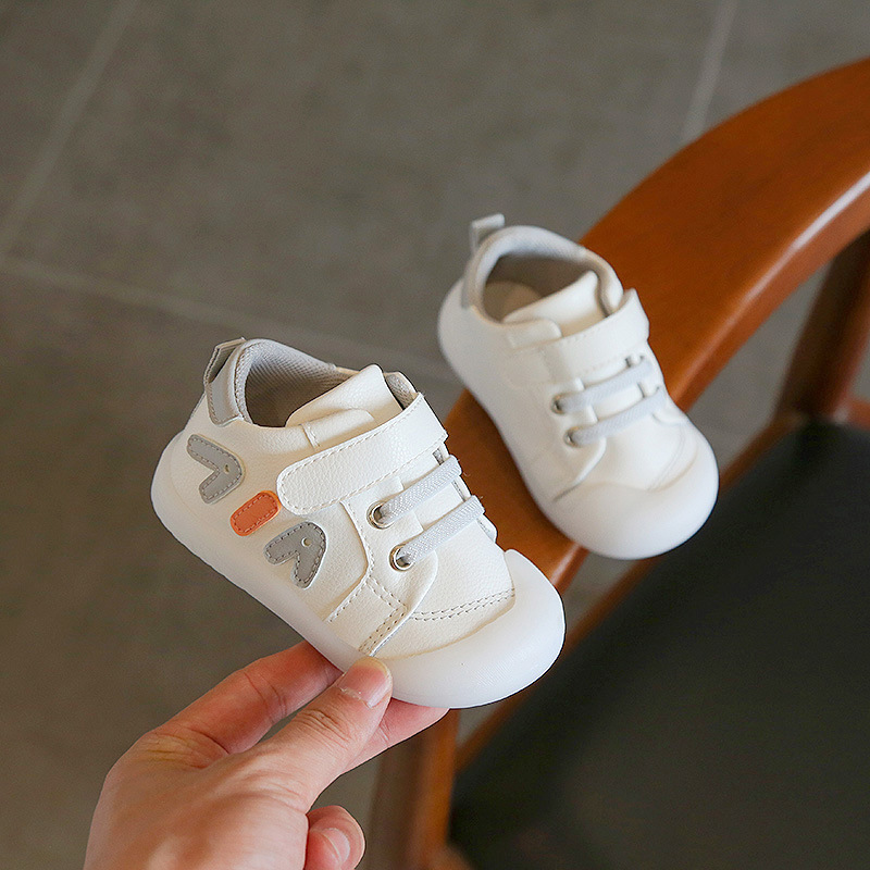 2024 nuevos zapatos de bebé de primavera y otoño zapatos de niño de fondo suave 1-2 años de edad niños y niñas zapatos blancos zapatos de bebé