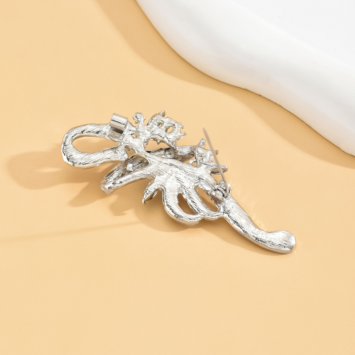 Accesorios de traje de abrigo de lujo ligero broche de cristal atmósfera flor de pecho europea y americana de alta calidad broche de gran broche