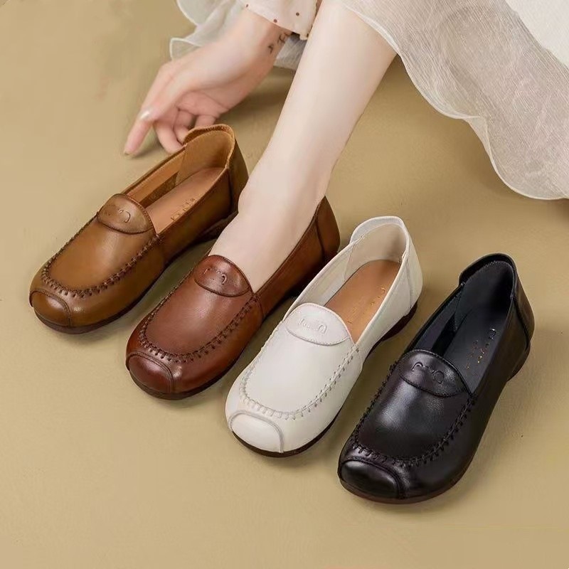 Zapatos de cuero de suela suave de cuero suave nuevos zapatos de madre anciana retro ligero y cómodo antideslizante suela de tendón zapatos individuales de primavera y otoño para mujer