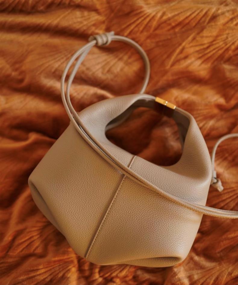 Umhängetasche, neue Dumpling-Lunchtasche aus echtem Leder in Top-Qualität, High-End-Crossbody-Handtasche im Nischendesign, Cloud-Tasche, Lunchbox-Tasche._voghion.com