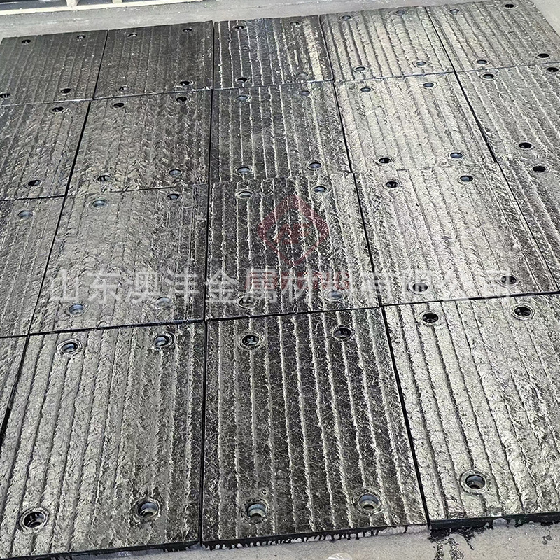 供应12+12高硬度堆焊钢板 水泥厂 料仓复合耐磨板 承孔打孔复合板