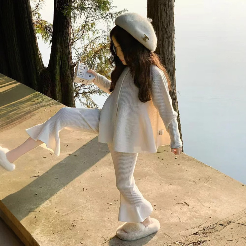韩版女童2025秋冬新款米白色坑条荷叶廓形毛衣女孩针织上衣喇叭裤|undefined