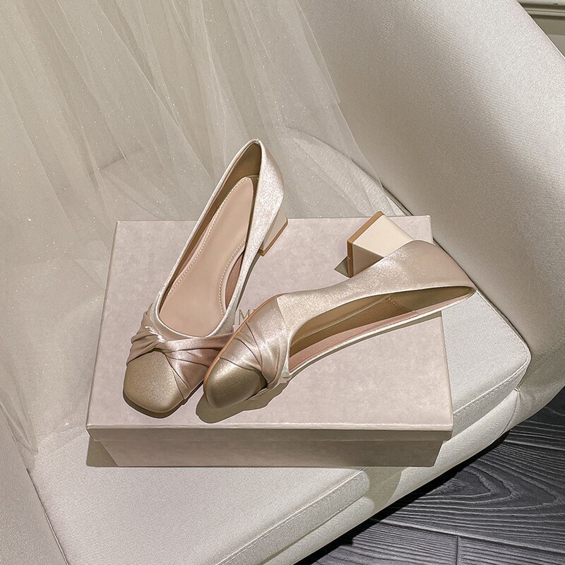 Thick-Heeled High-Heeled Shoes for Commuting Without Tiring Feet, Square-Toe Satin Flats for Women, 2025 Autum New Fat and Wide-Footed Small Fragrant Shoes Thick-Heeled High-Heeled Shoes for Commuting Without Tiring Feet, Square-Toe Satin Flats for Women, 2025 Autum New Fat and Wide-Footed Small Fragrant Shoes