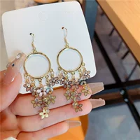 Dongdaemun ins Style Простые серьги-гвоздики Индивидуальные модные элегантные цветочные серьги Дизайн интернет-знаменитостей Универсальные серьги