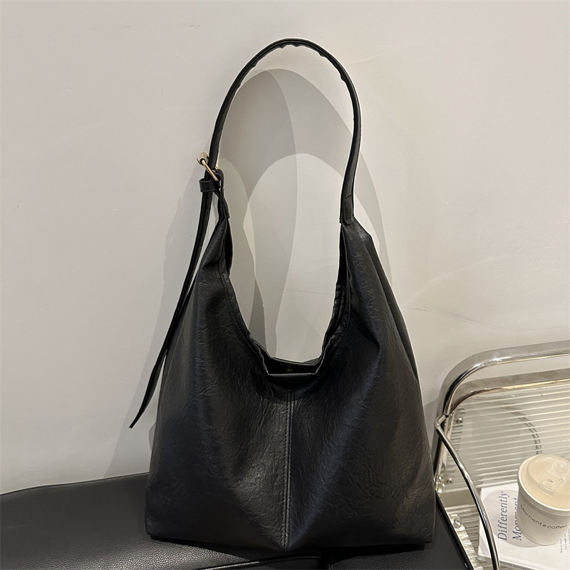 Nuevo estilo coreano de color sólido invierno retro traslado bajo la axila de gran capacidad 2024 moda de un hombro mochila de moda