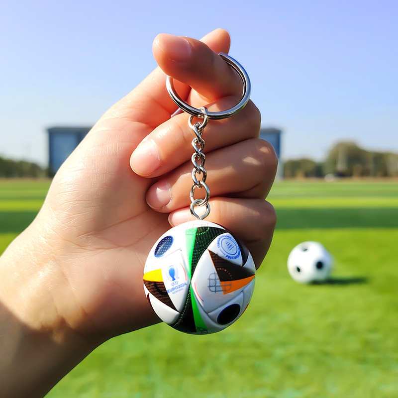 Mini pequeño colgante de fútbol llavero colgante Real Madrid Copa del Mundo regalo de cumpleaños para fanáticos varones