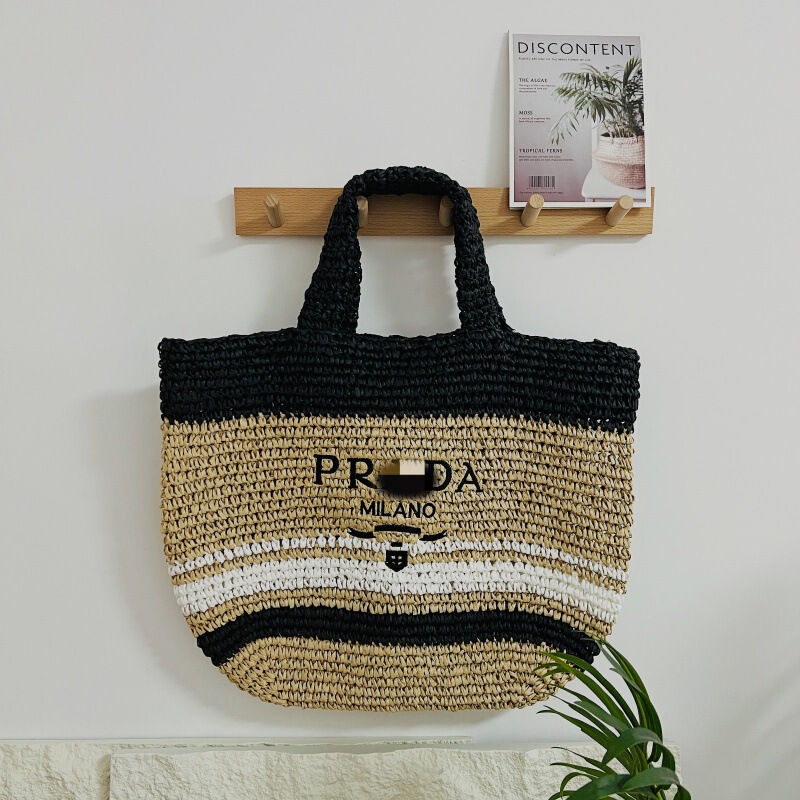 Hand-Held Letter-Embroidered Tote Straw Bag, P Brand Fashionable Handmade Woven Bag for Women, European and American Style Vacation Beach Bag Hand-Held Letter-Embroidered Tote Straw Bag, P Brand Fashionable Handmade Woven Bag for Women, European and American Style Vacation Beach Bag