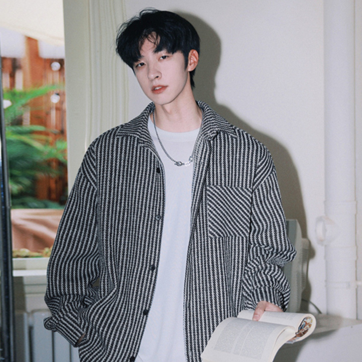 Camisa primavera y otoño 2025 nuevo estilo estilo occidental chico hermosa camisa estilo coreano chaqueta de manga larga chaqueta de hombre