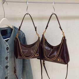 直播货源休闲包包女2025秋冬新款通勤小众女士单肩斜跨包小方包