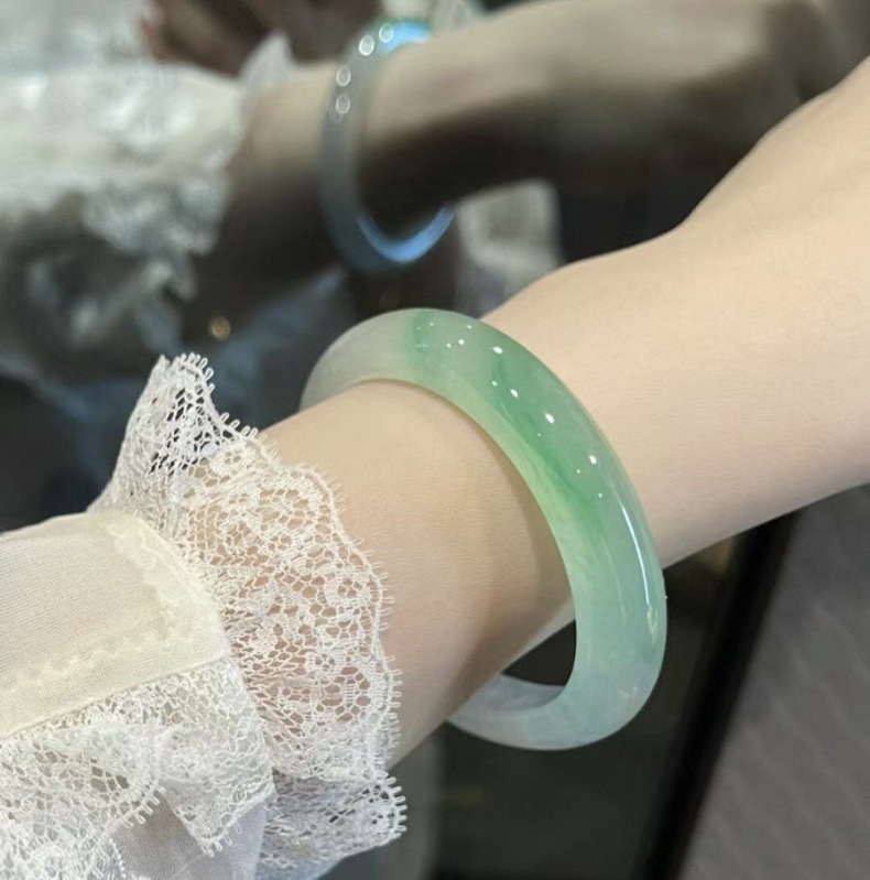 Vòng tay nữ ngọc lục bảo Miến Điện tự nhiên băng chủng phiêu hoa, đường kính trong 51–65 mm chi tiết 3