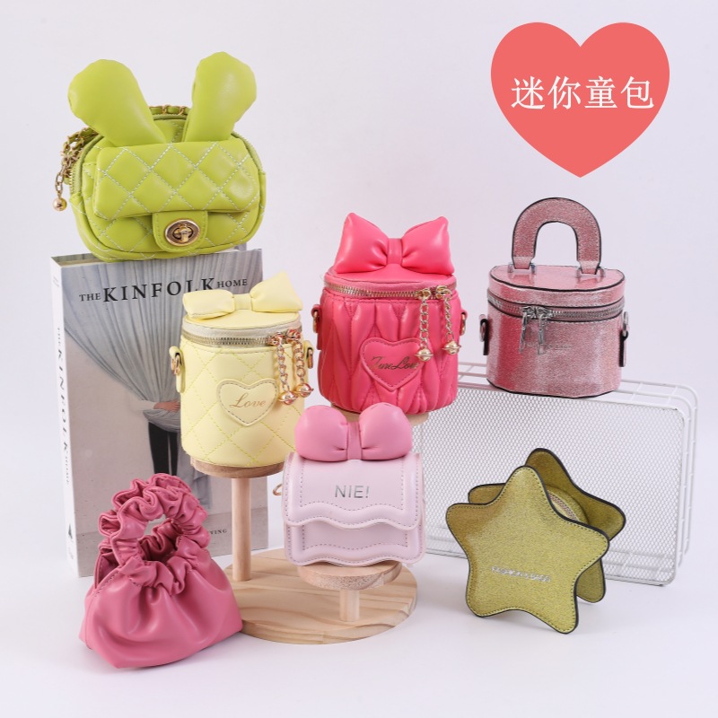 2025 primavera y verano estilo caliente moda casual niños dulces bolsa de gelatina mini bolso de mensajero de un solo hombro variedad al por mayor