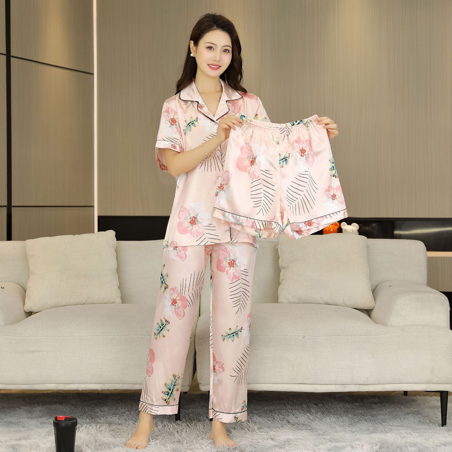 2025 nuevo estilo pijama mujer verano hielo seda fina solapa pantalones de manga corta traje de tres piezas se puede usar en el exterior