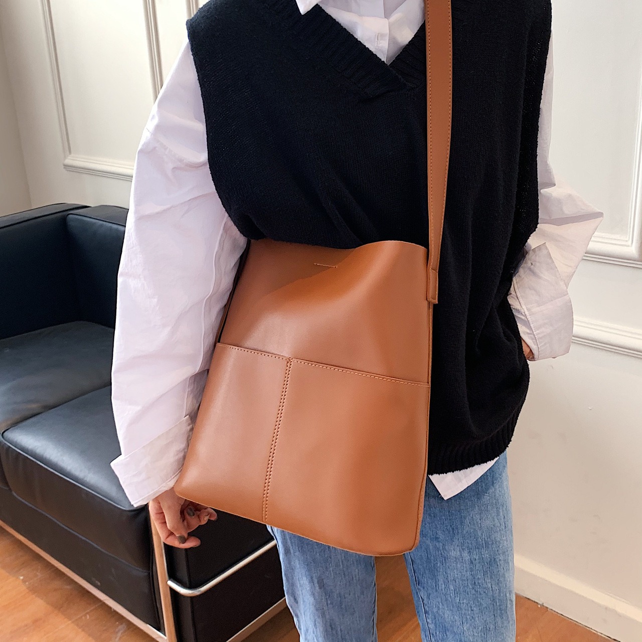 Elegant Women's Shoulder Bag High Capacity Versatile Bucket Bag_voghion.com