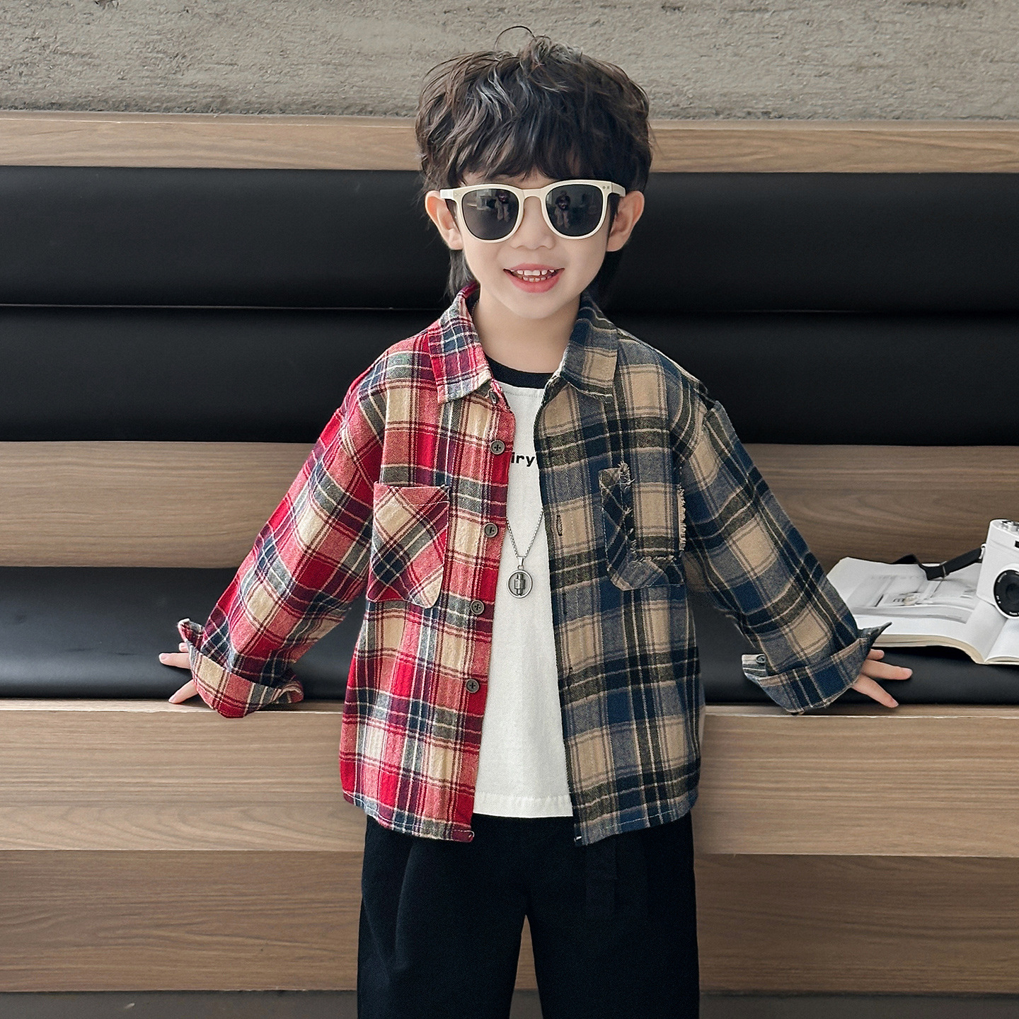 Boys' Spring and Autumn Shirt, Loose Fit, Stylish, Skin-Friendly, Red and Blue Plaid Pure Cotton Shirt, New Style for Spring and Autumn Children's Shirts