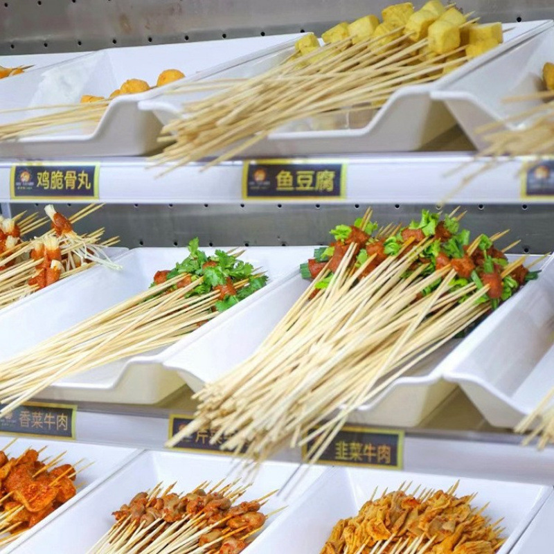 火鍋店の展示棚の料理皿と香皿を並べて屋台を並べます。|undefined