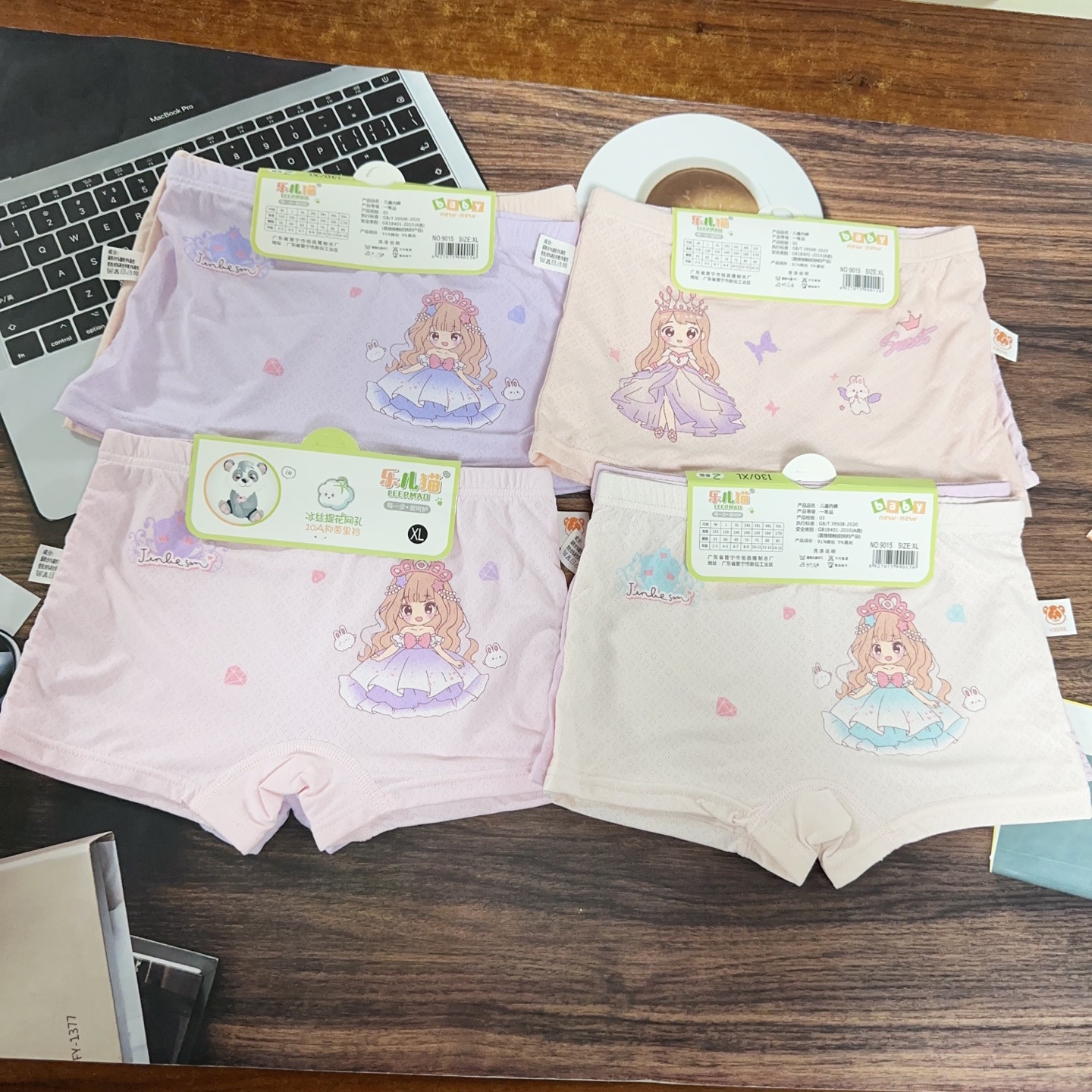 Children's Pants for Girls, Brand Leermao, Soft Breathable Ice Silk, Two Pieces of Cardboard, Kidsren's and Girls' Boxer Briefs Batch