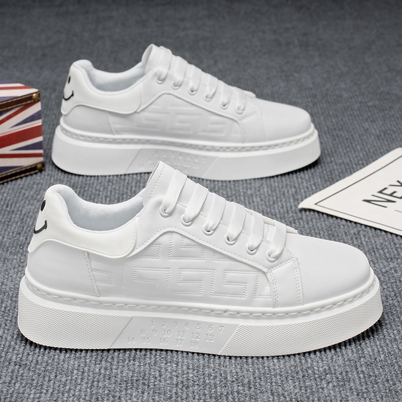 Nuevos zapatos blancos transpirables para estudiantes masculinos, zapatos deportivos de plataforma de todo fósforo, zapatillas de deporte casuales, zapatos de primavera para hombres 2025