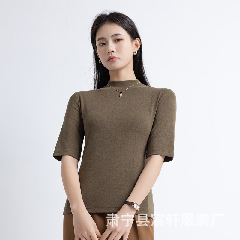 올리브 그린 색상 하프 터틀넥 반소매