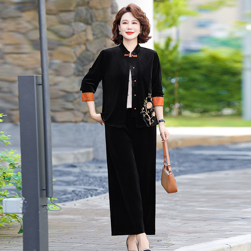 お母さんの秋の服のスーツの金のベルベットの中国式の刺繍のコートの新型の洋気の中で年配の女性の春秋の上着の2つのセット|undefined