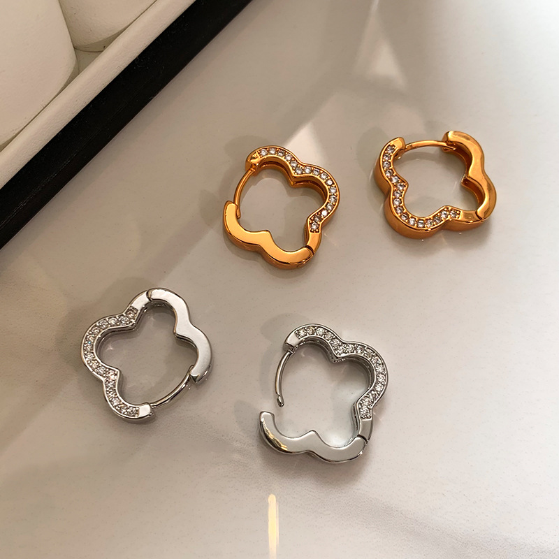 French Style Sparkling Silver Diamond Four-Leaf Clover Earrings for Women, High-End Accessible Luxury Earrings 2025 New Earrings