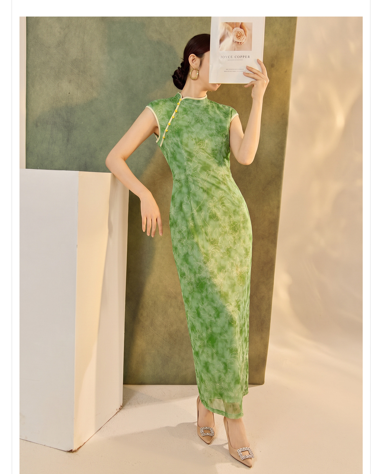 Đầm maxi cổ đứng sườn xám cách tân — Xanh lá cây nhạtcolor chi tiết 10