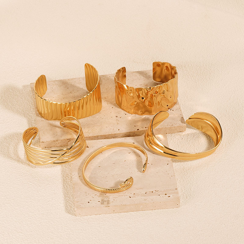 Personalidad transfronteriza exagerada geométrica en forma de C versión ancha pulsera de lava de lujo ligero 18k oro acero inoxidable apertura joyería de alta calidad